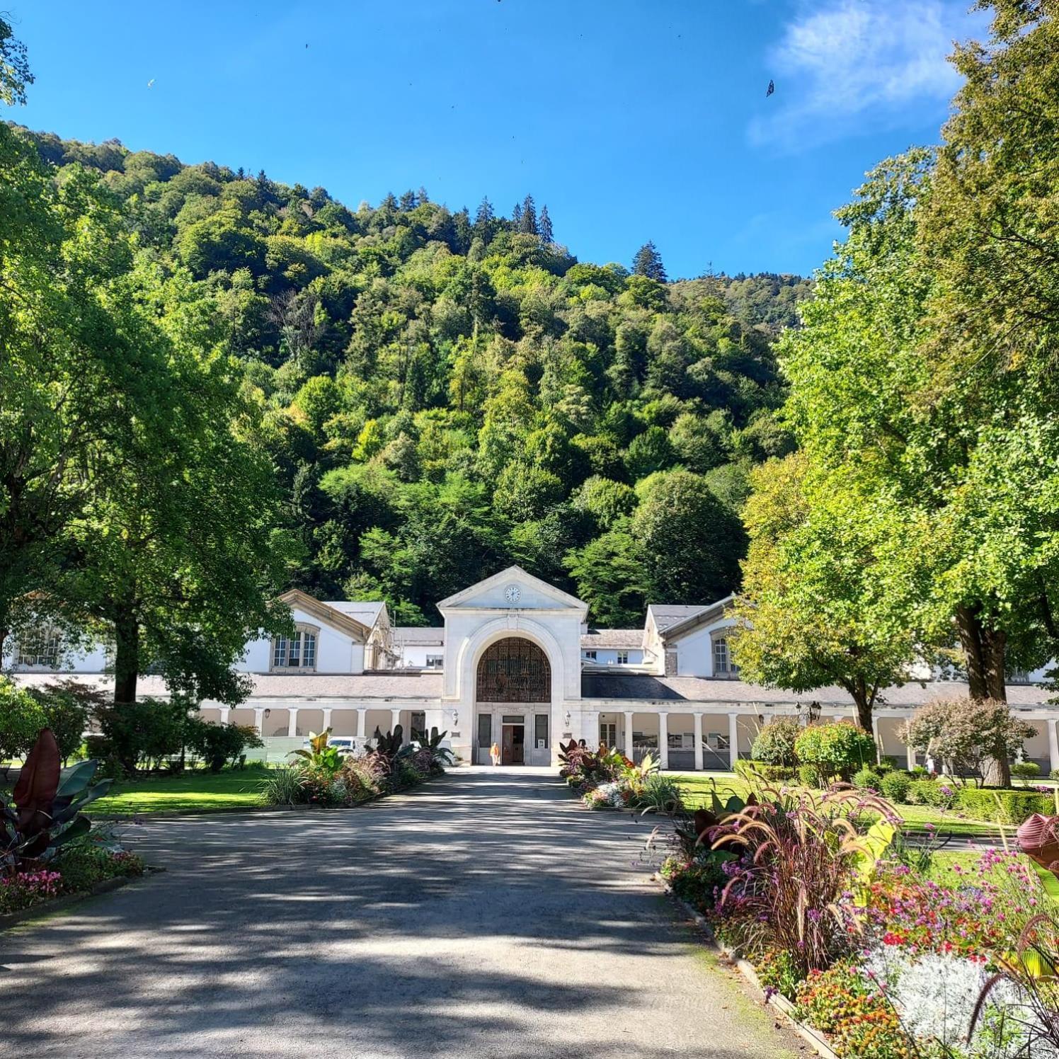 الشقق الفندقية Bagnères-de-Luchonفي  Royal Luchon المظهر الخارجي الصورة