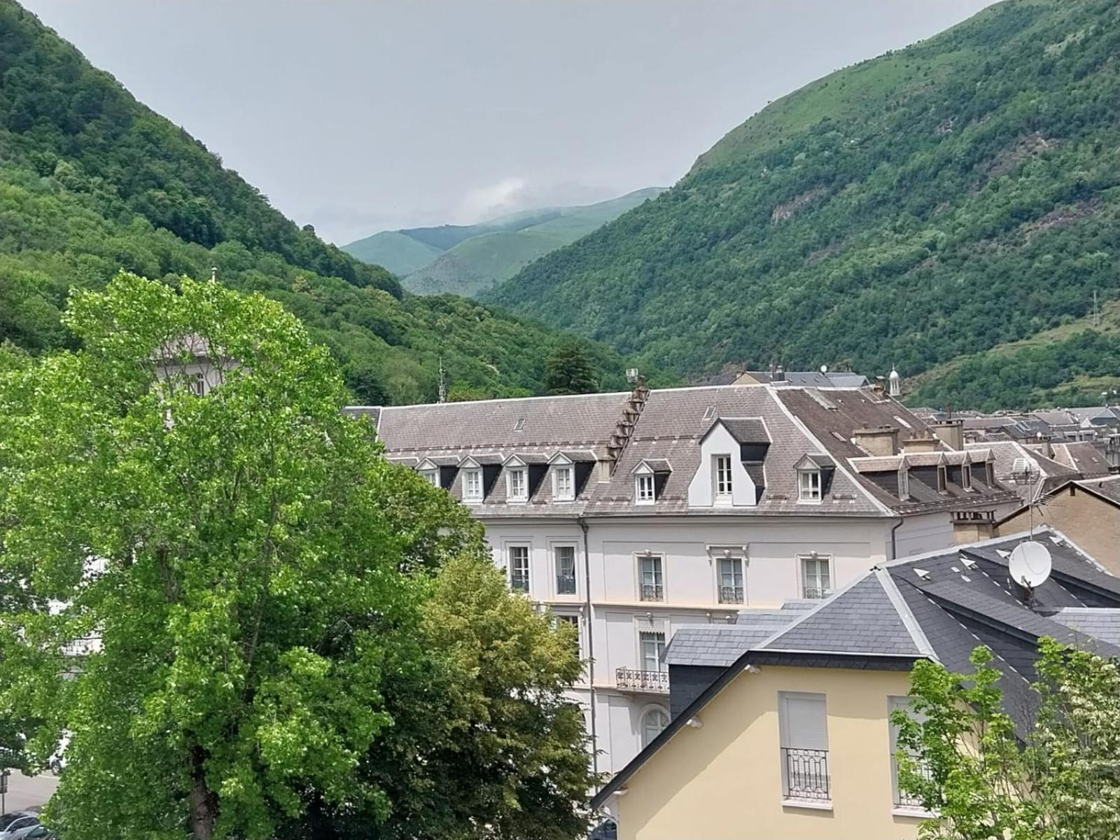 الشقق الفندقية Bagnères-de-Luchonفي  Royal Luchon المظهر الخارجي الصورة
