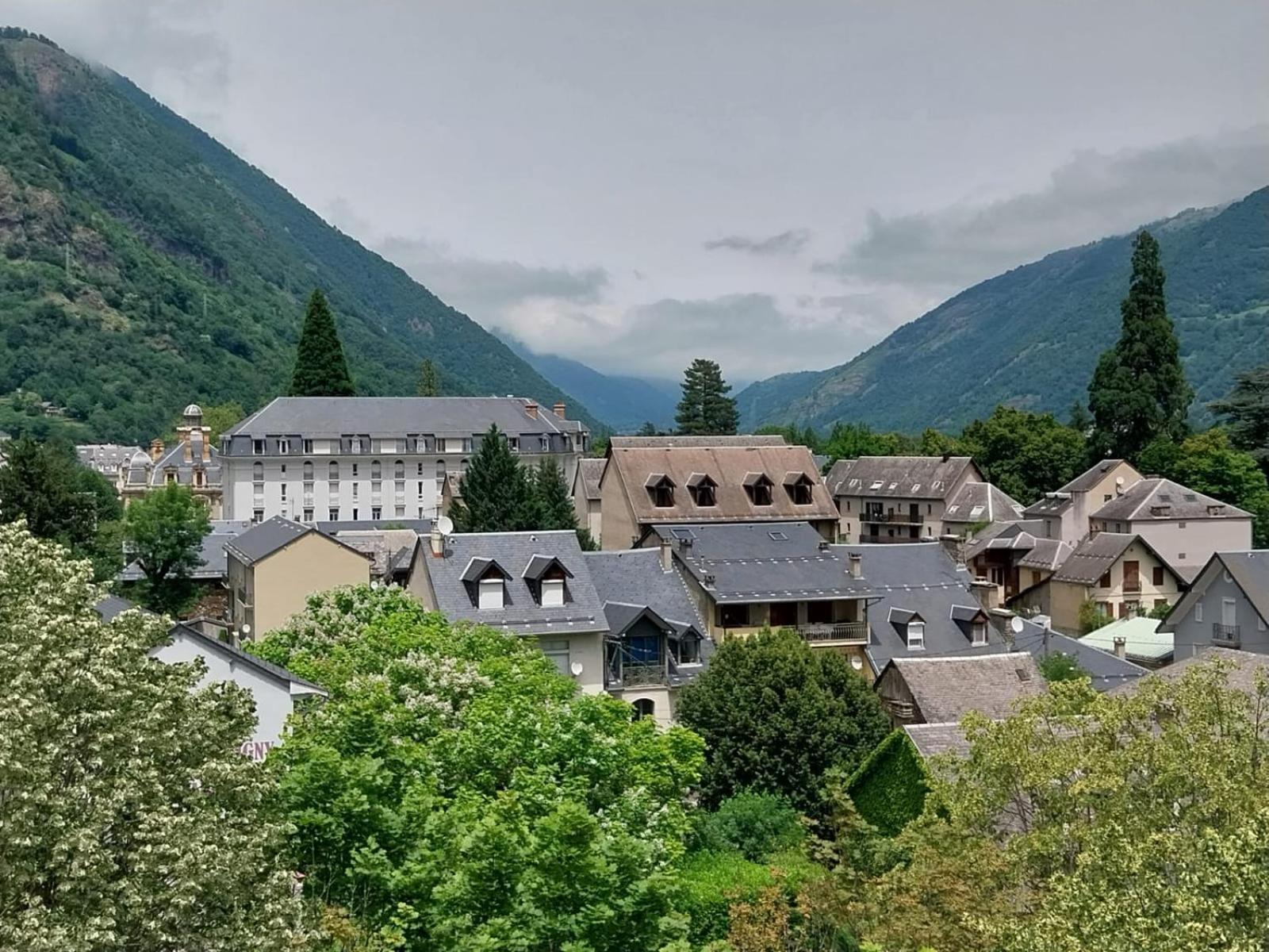 الشقق الفندقية Bagnères-de-Luchonفي  Royal Luchon المظهر الخارجي الصورة